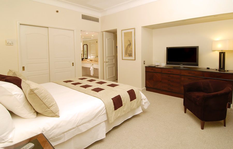 Nh Collection Plaza Santiago Otel Oda fotoğraf A bedroom at the hotel
