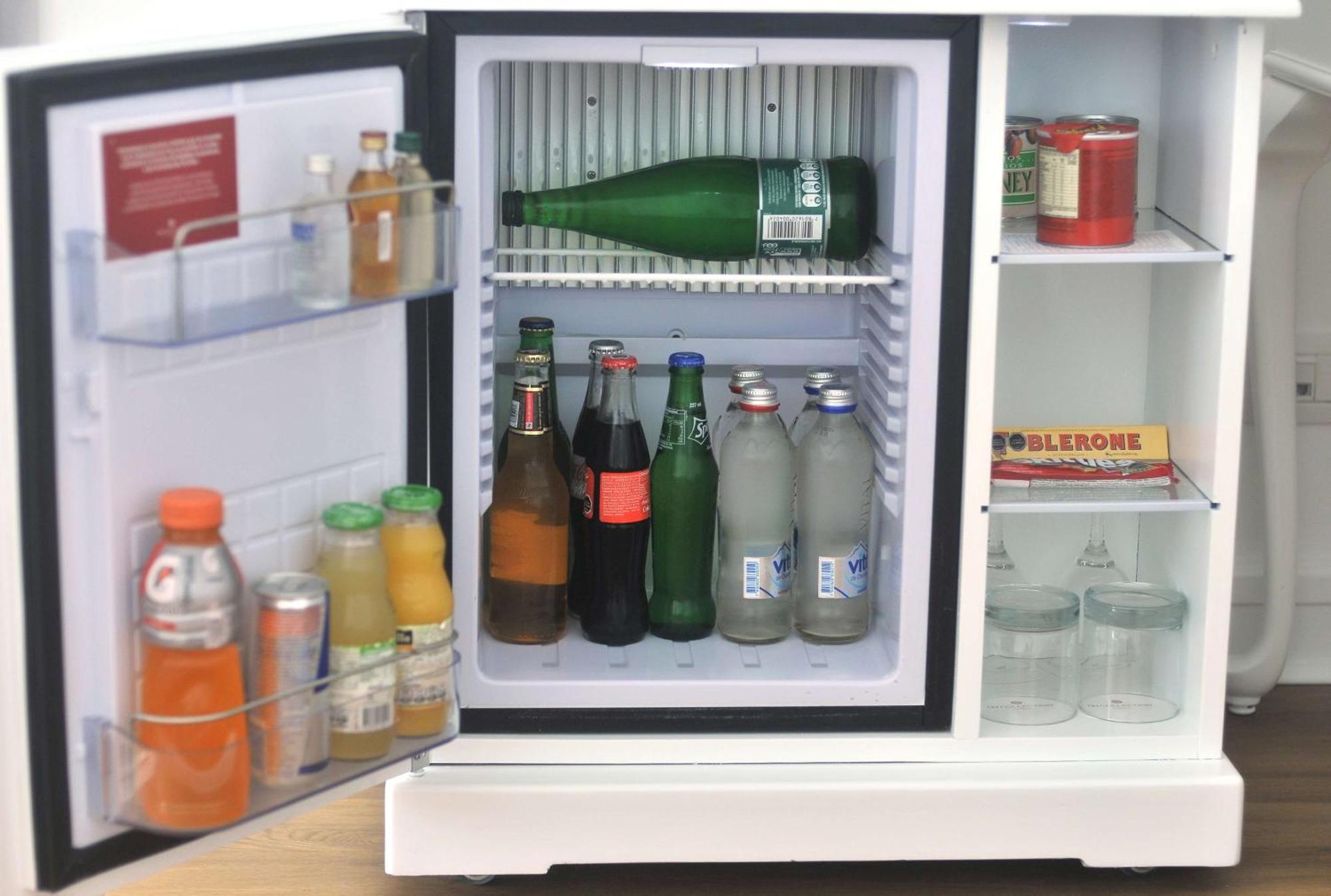 Nh Collection Plaza Santiago Otel Dış mekan fotoğraf A mini-bar