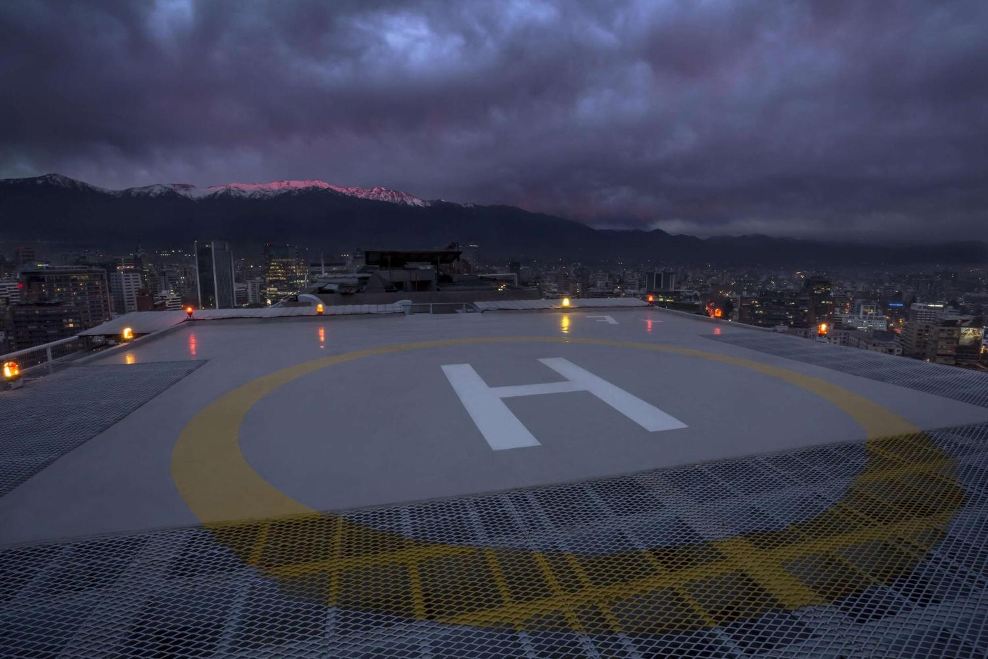 Nh Collection Plaza Santiago Otel Dış mekan fotoğraf Helipad at the University Hospital of Geneva