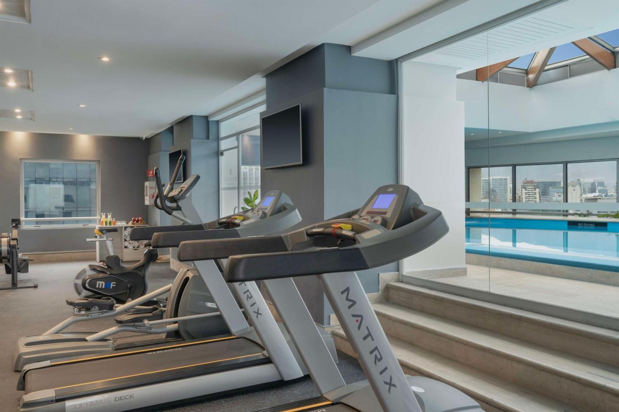 Nh Collection Plaza Santiago Otel Dış mekan fotoğraf The gym at the hotel
