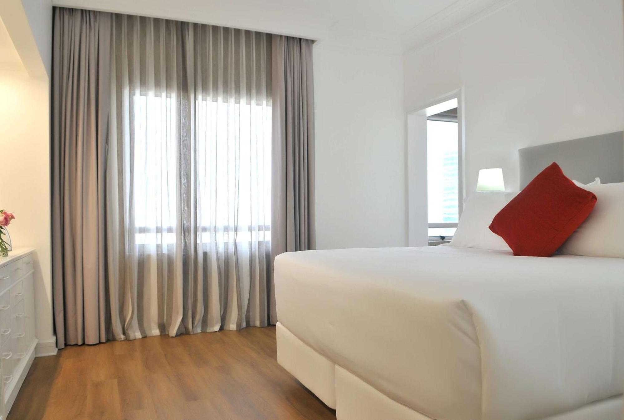 Nh Collection Plaza Santiago Otel Dış mekan fotoğraf A bedroom at the hotel