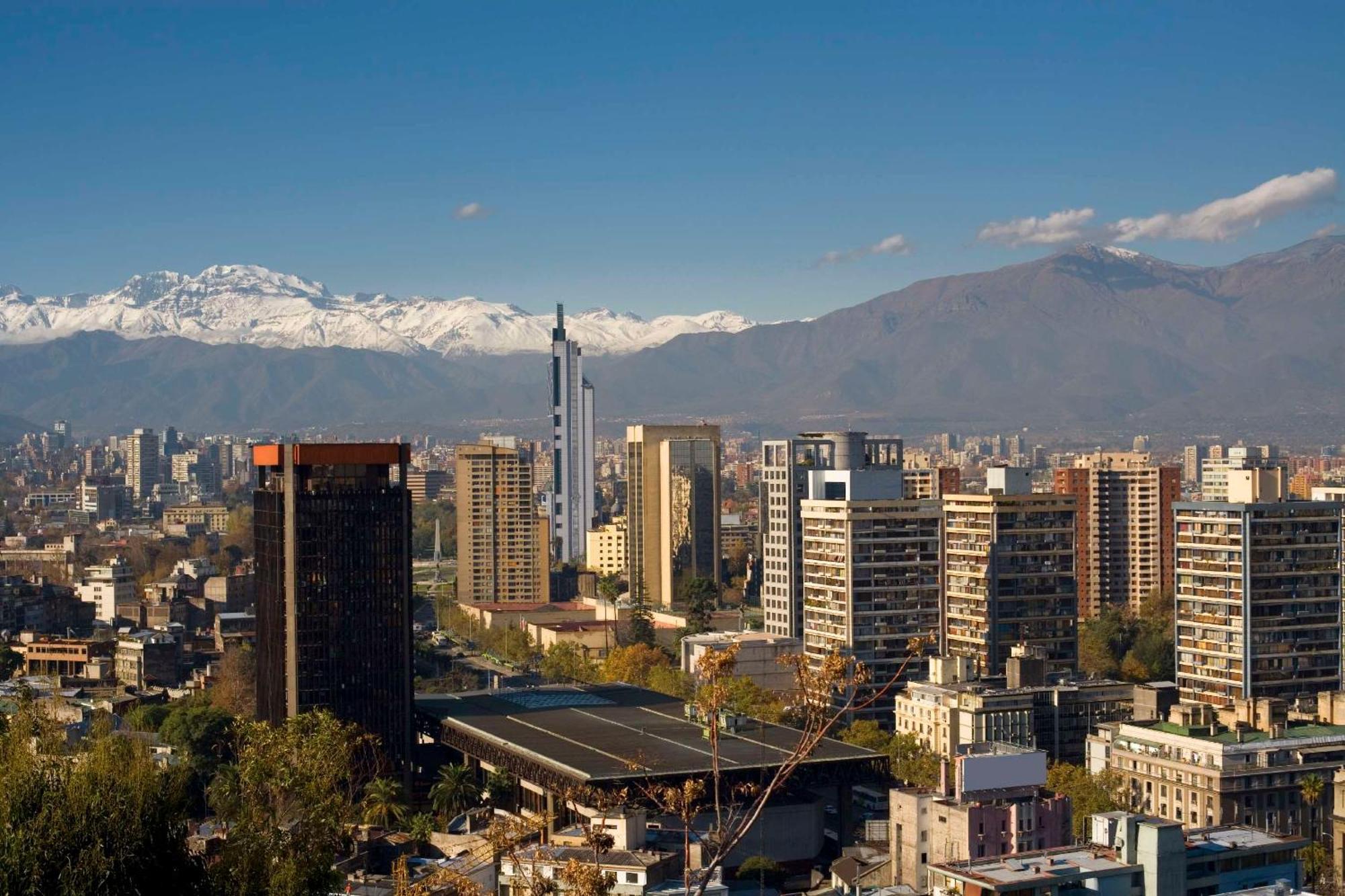 Nh Collection Plaza Santiago Otel Dış mekan fotoğraf Santiago skyline
