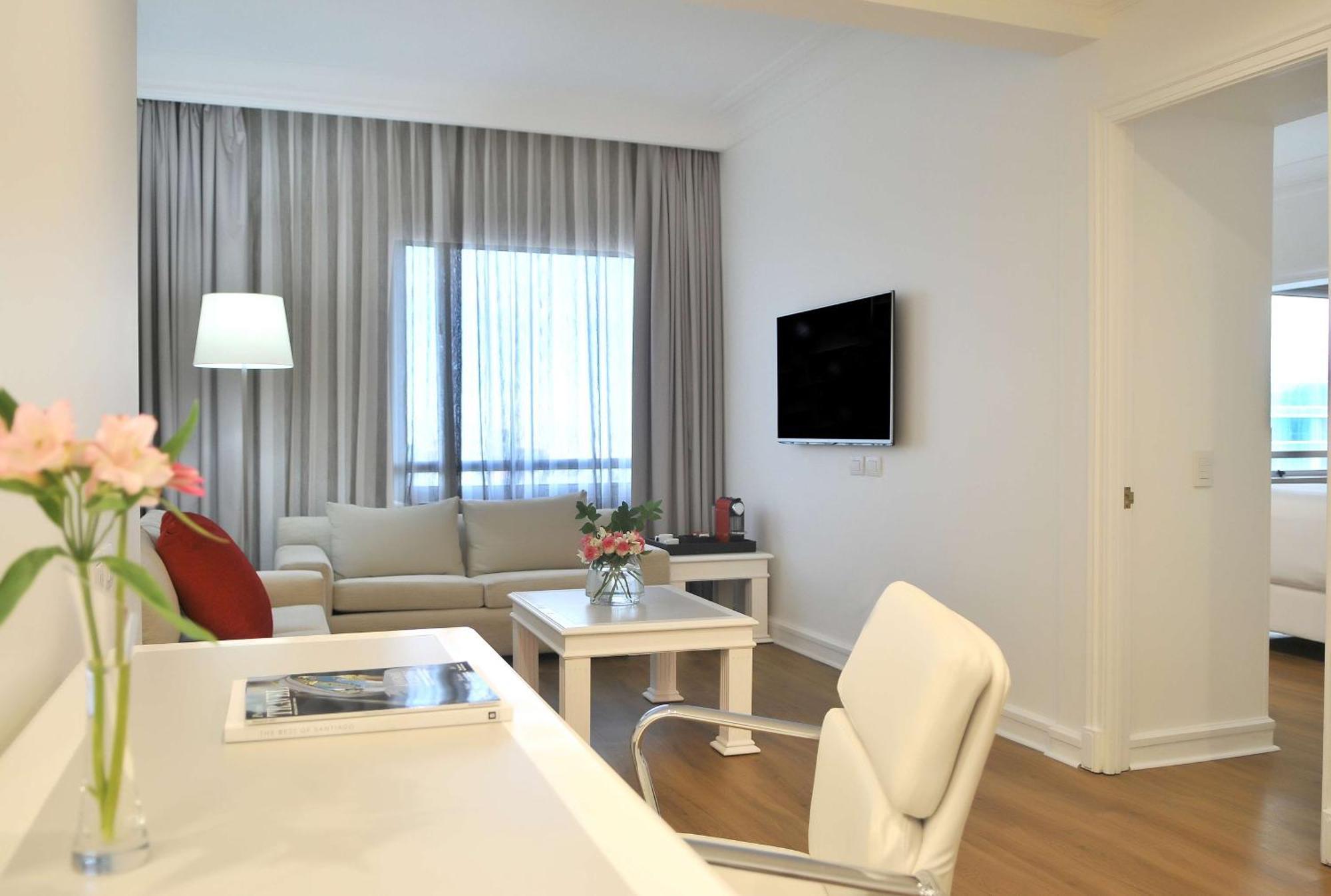 Nh Collection Plaza Santiago Otel Dış mekan fotoğraf A living room in a serviced apartment in Athens, Greece