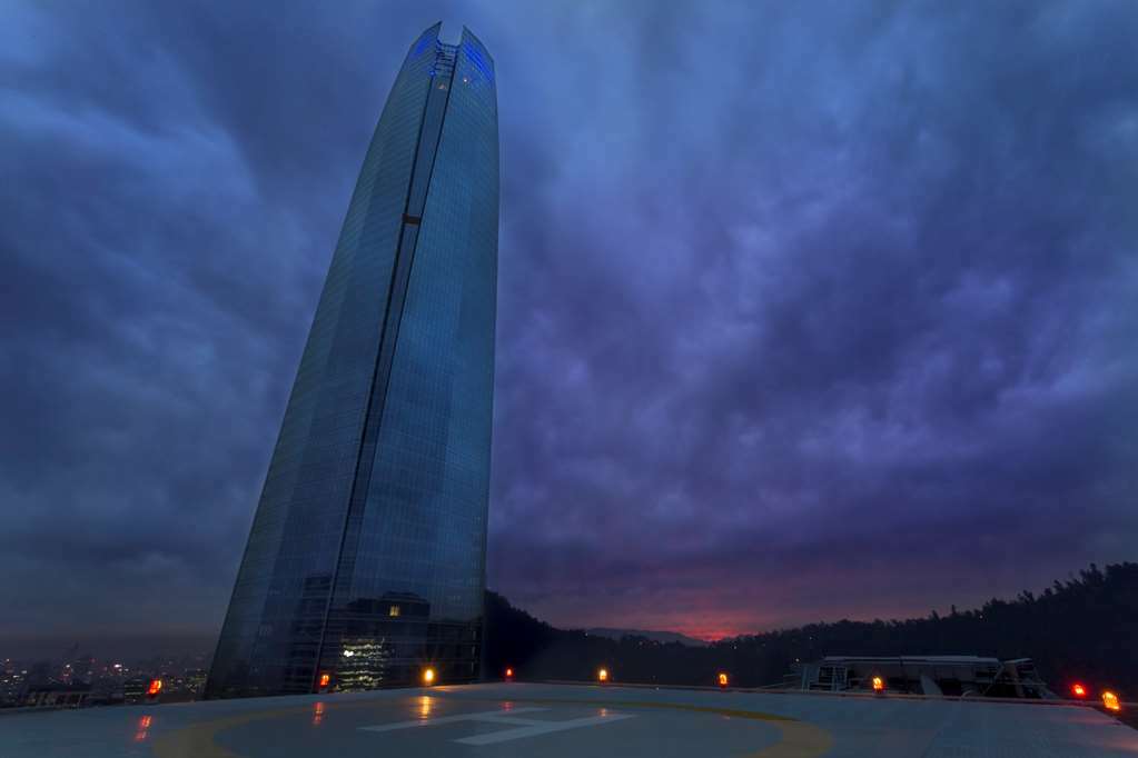Nh Collection Plaza Santiago Otel Dış mekan fotoğraf The tower at night